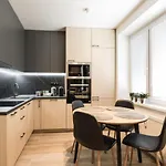 Flexihome Sk - Tolsteho - Free Parking On The Street - 2 Bedrooms