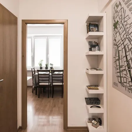 Apartment Flexihome Sk - Tolsteho - Free Parking On The Street - 2 Bedrooms *