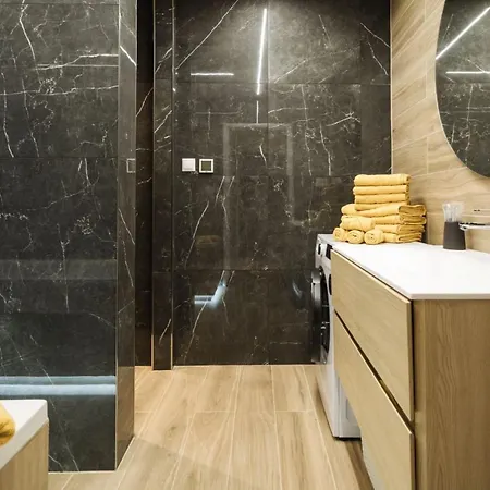 Flexihome Sk - Tolsteho - Free Parking On The Street - 2 Bedrooms Koszyce