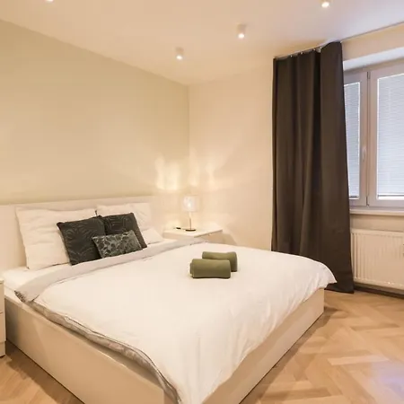 Flexihome Sk - Tolsteho - Free Parking On The Street - 2 Bedrooms *