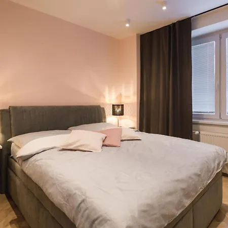 Apartment Flexihome Sk - Tolsteho - Free Parking On The Street - 2 Bedrooms