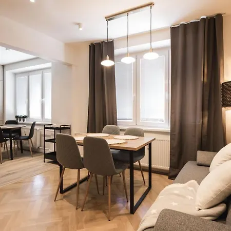 Flexihome Sk - Tolsteho - Free Parking On The Street - 2 Bedrooms Apartment