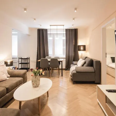Apartamento Flexihome Sk - Tolsteho - Free Parking On The Street - 2 Bedrooms *