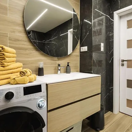 Flexihome Sk - Tolsteho - Free Parking On The Street - 2 Bedrooms