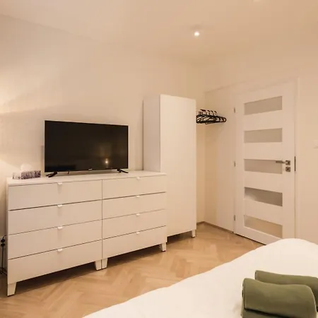 Apartament Flexihome Sk - Tolsteho - Free Parking On The Street - 2 Bedrooms Koszyce