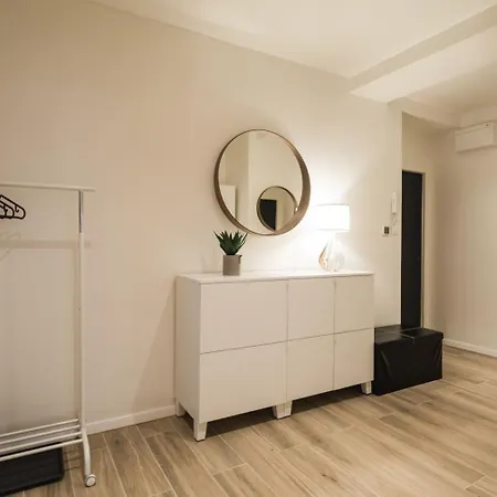 Flexihome Sk - Tolsteho - Free Parking On The Street - 2 Bedrooms