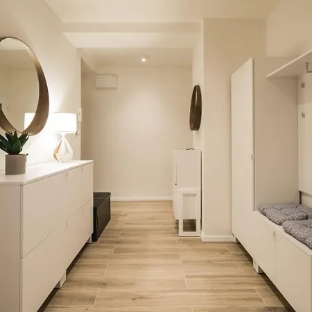 Flexihome Sk - Tolsteho - Free Parking On The Street - 2 Bedrooms * Koszyce