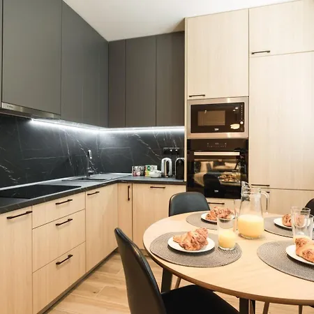 Flexihome Sk - Tolsteho - Free Parking On The Street - 2 Bedrooms Koszyce