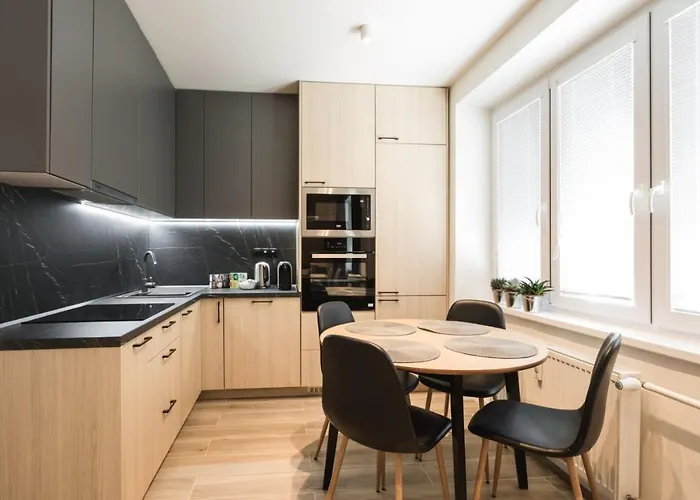 Flexihome Sk - Tolsteho - Free Parking On The Street - 2 Bedrooms