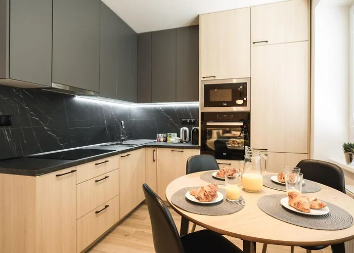 Flexihome Sk - Tolsteho - Free Parking On The Street - 2 Bedrooms 코시체